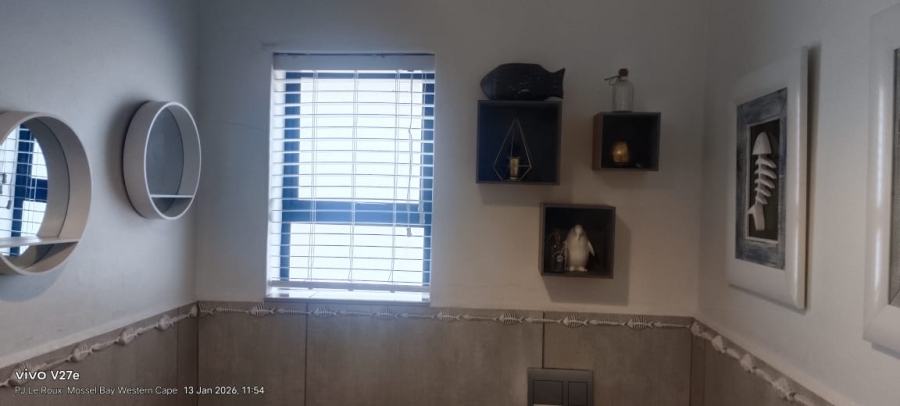 To Let 4 Bedroom Property for Rent in Hartenbos Central Western Cape